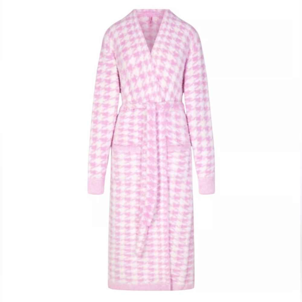 SKIMS Pink and White Houndstooth Robe keep offers reasonable